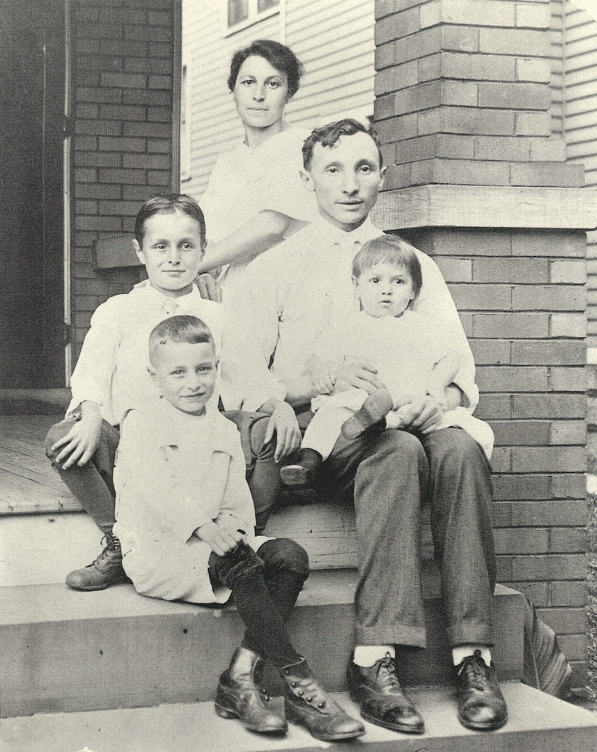 The Jacob and Jennie Sapirstein Family