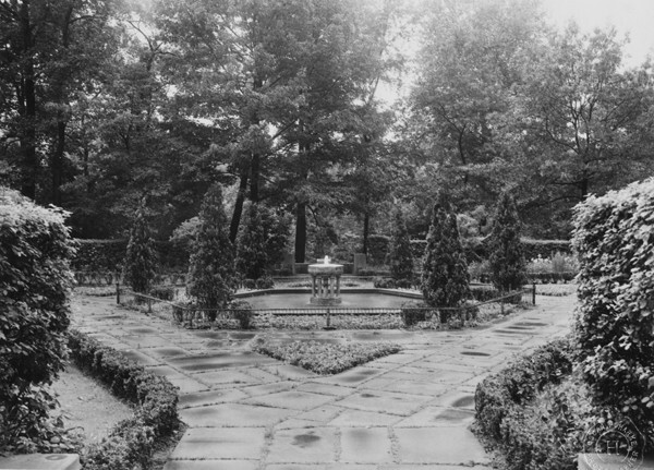 Hebrew Garden, 1943