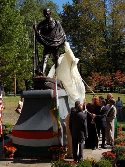 Gandhi Unveiling, Oct. 2006
