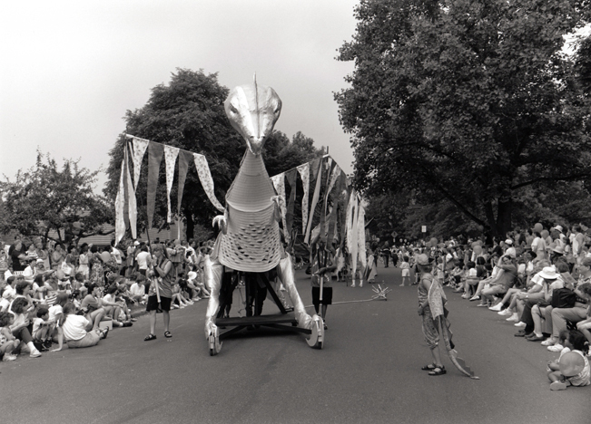 Spectators and Float, 1995